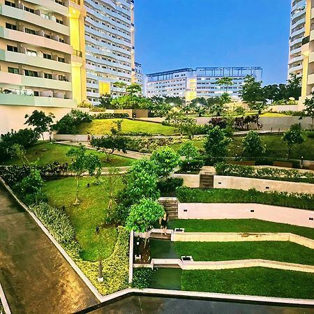 Acellyne'S Suites At The Residences At Commonwealth By Century Quezon City Exteriér fotografie