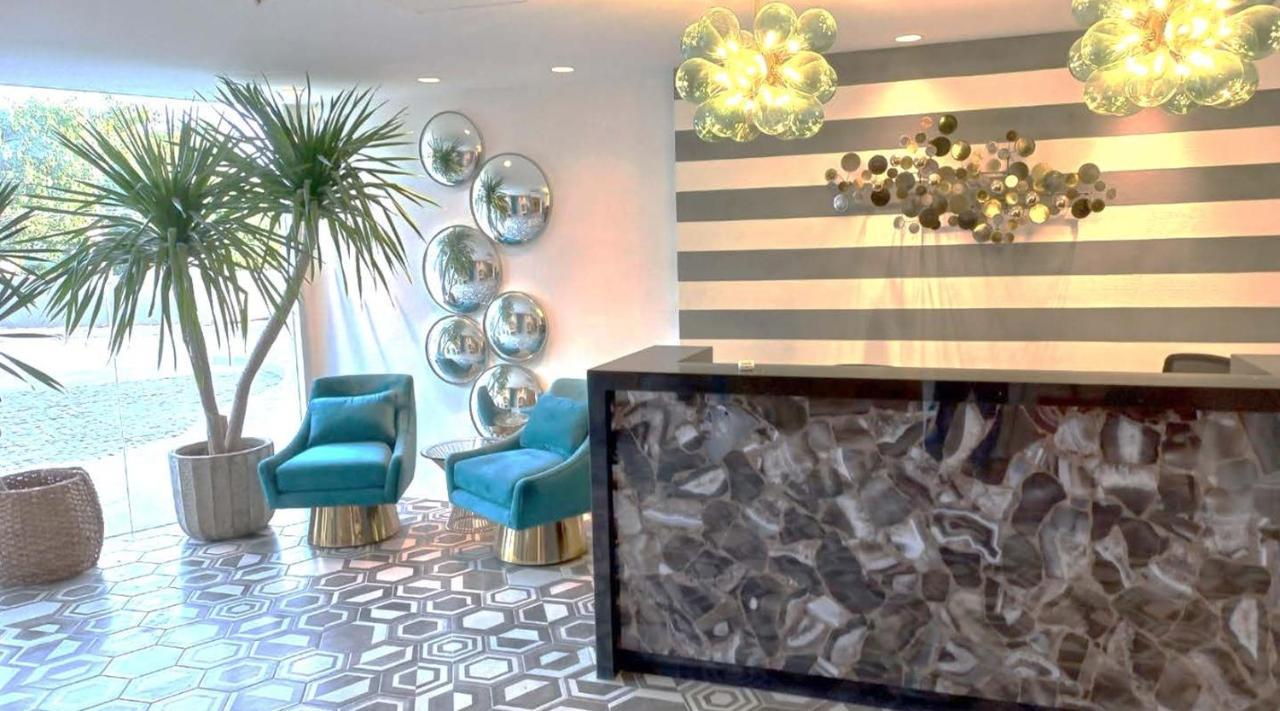 Acellyne'S Suites At The Residences At Commonwealth By Century Quezon City Exteriér fotografie