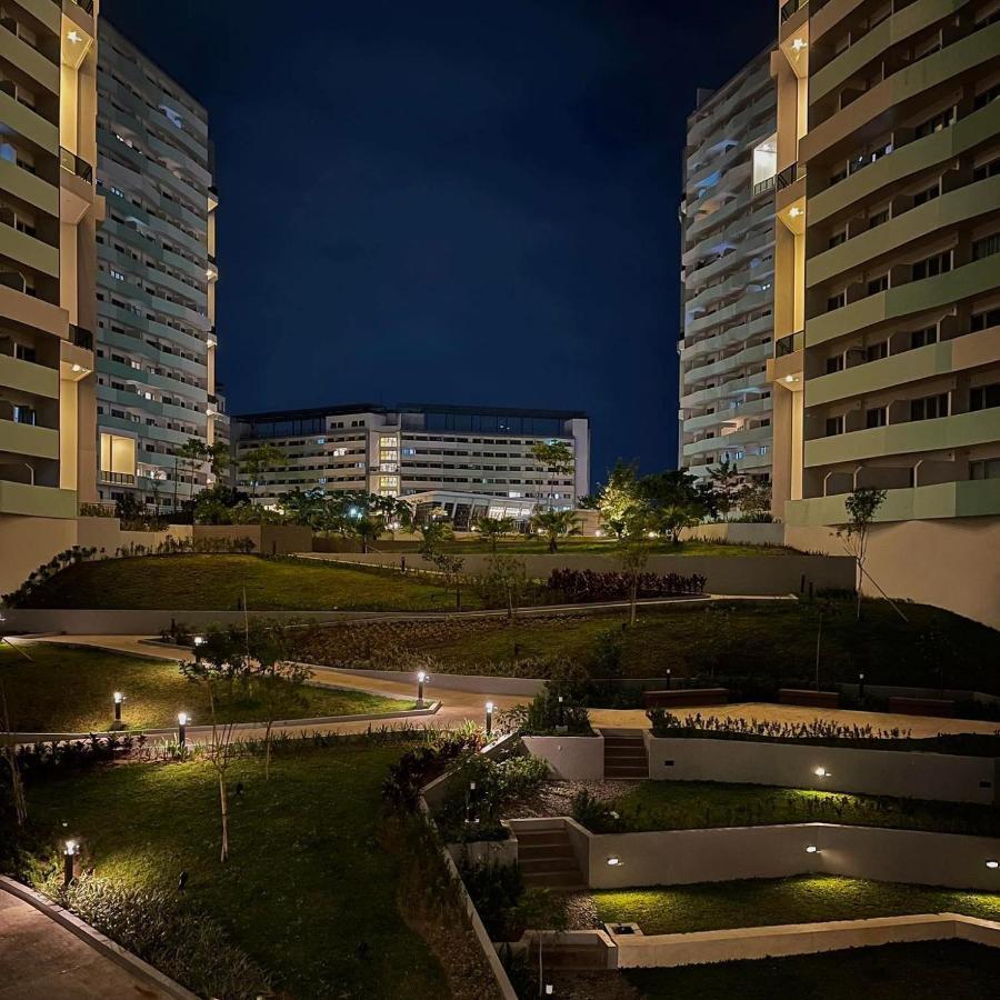 Acellyne'S Suites At The Residences At Commonwealth By Century Quezon City Exteriér fotografie