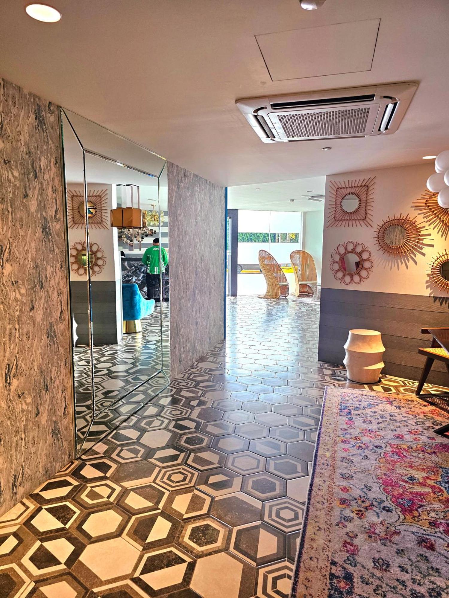 Acellyne'S Suites At The Residences At Commonwealth By Century Quezon City Exteriér fotografie