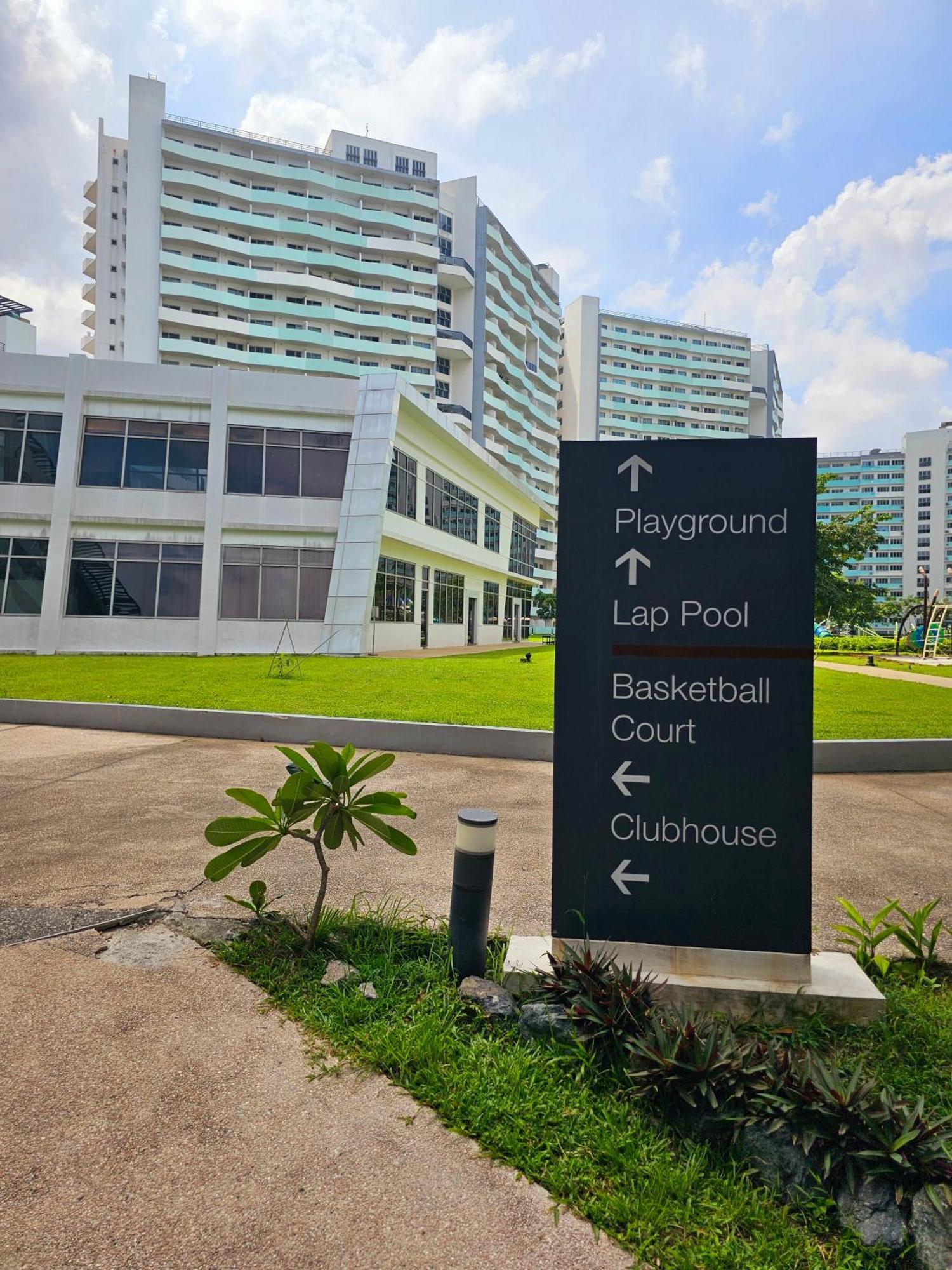 Acellyne'S Suites At The Residences At Commonwealth By Century Quezon City Exteriér fotografie