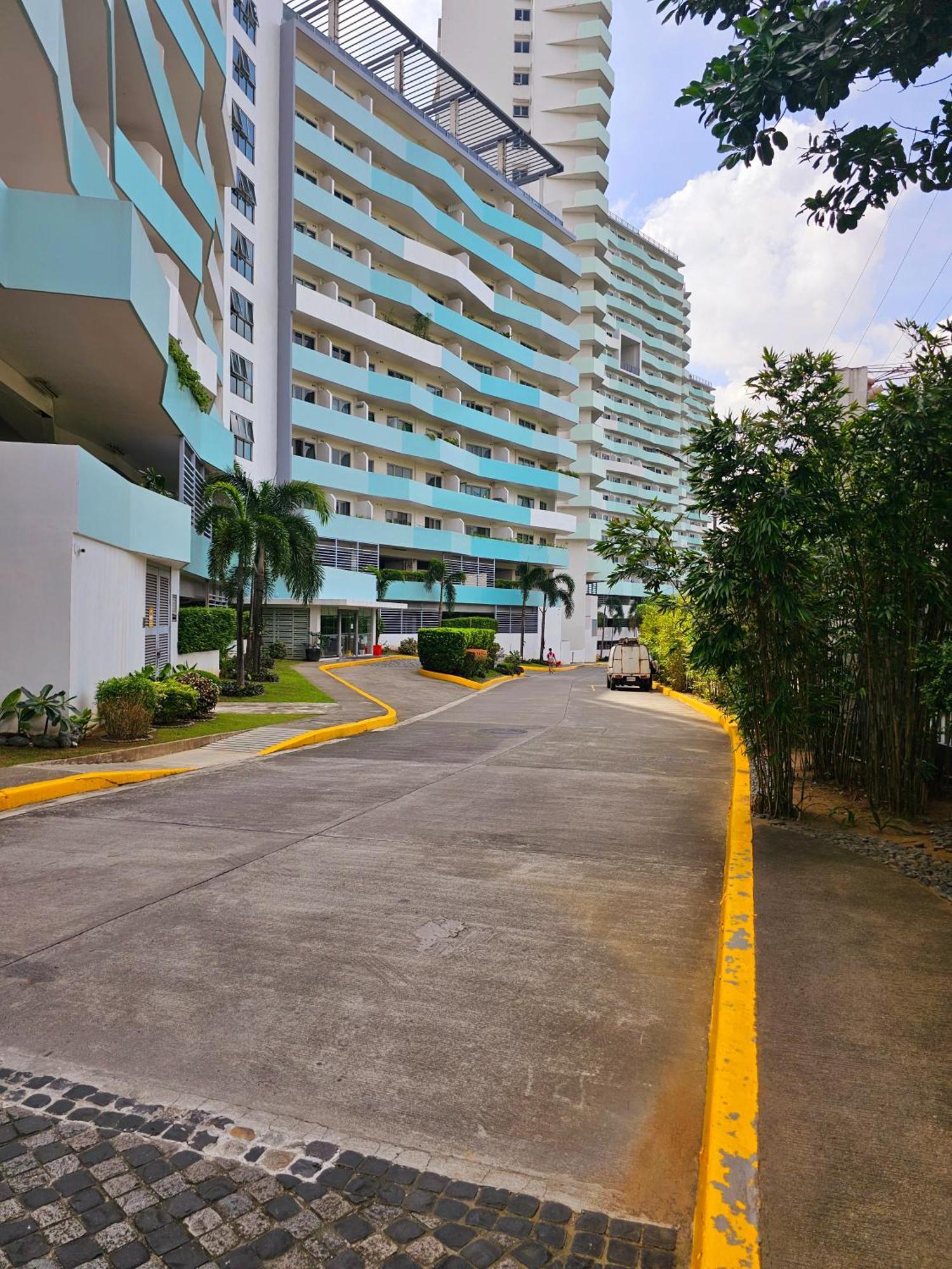 Acellyne'S Suites At The Residences At Commonwealth By Century Quezon City Exteriér fotografie