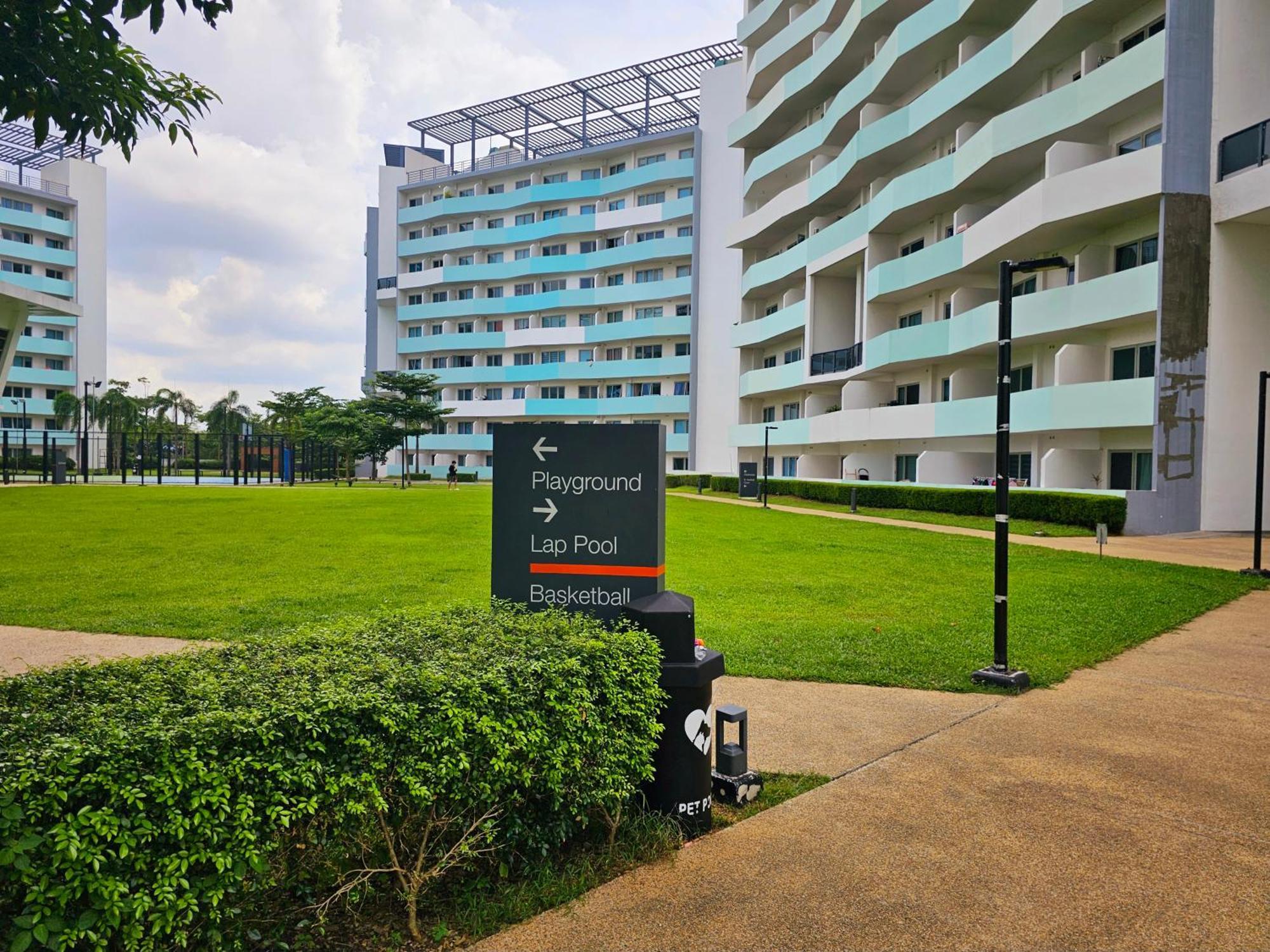 Acellyne'S Suites At The Residences At Commonwealth By Century Quezon City Exteriér fotografie