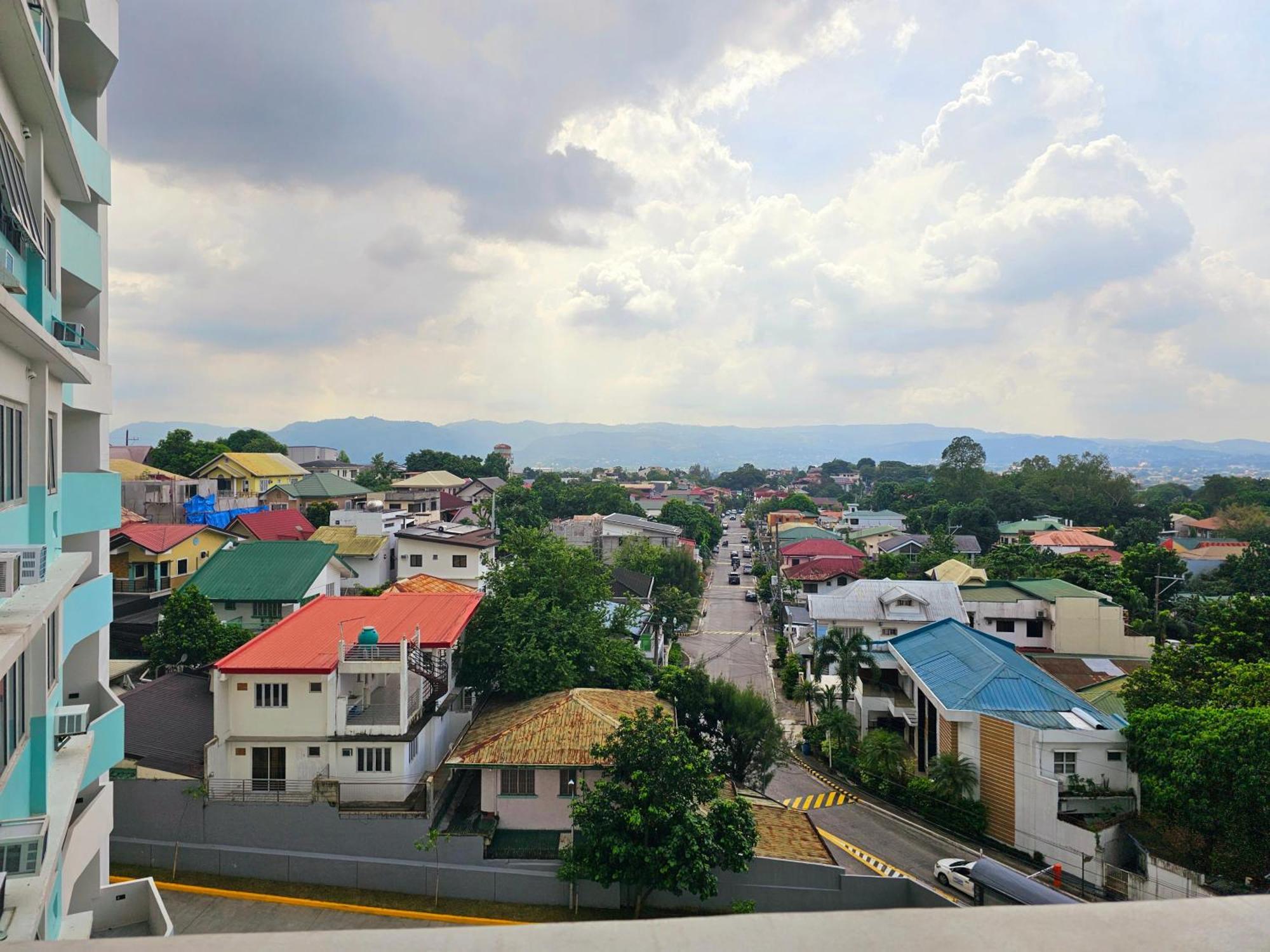 Acellyne'S Suites At The Residences At Commonwealth By Century Quezon City Exteriér fotografie