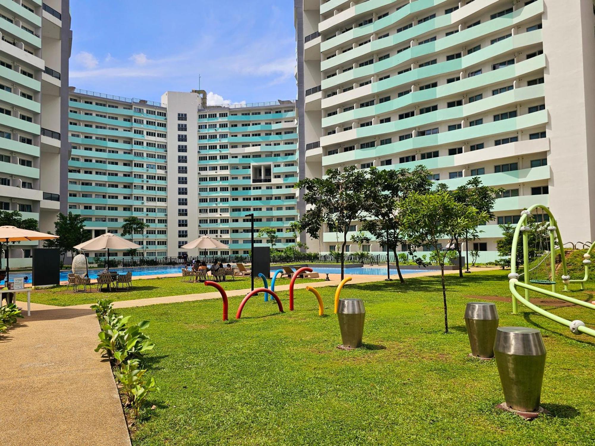 Acellyne'S Suites At The Residences At Commonwealth By Century Quezon City Exteriér fotografie