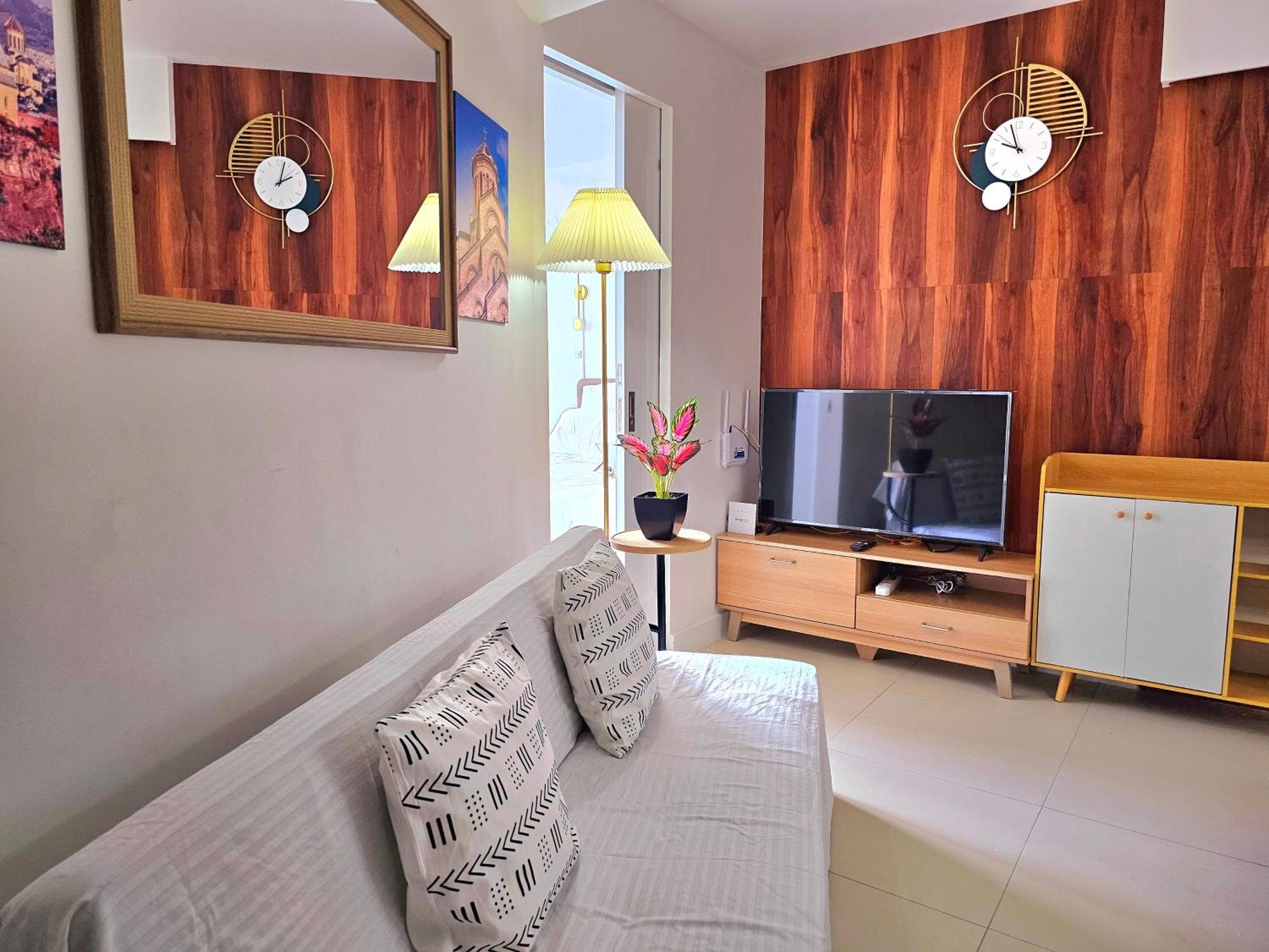 Acellyne'S Suites At The Residences At Commonwealth By Century Quezon City Exteriér fotografie