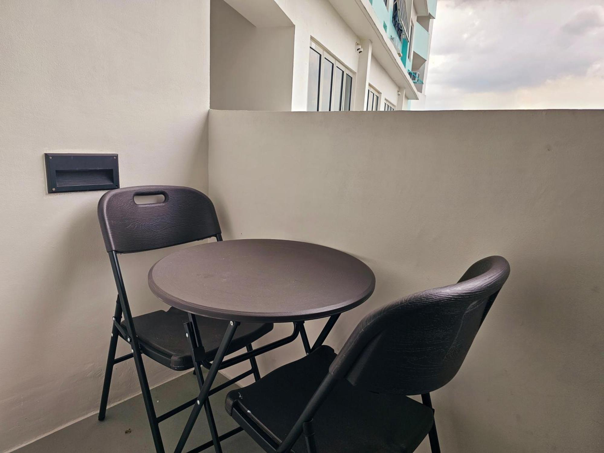 Acellyne'S Suites At The Residences At Commonwealth By Century Quezon City Exteriér fotografie