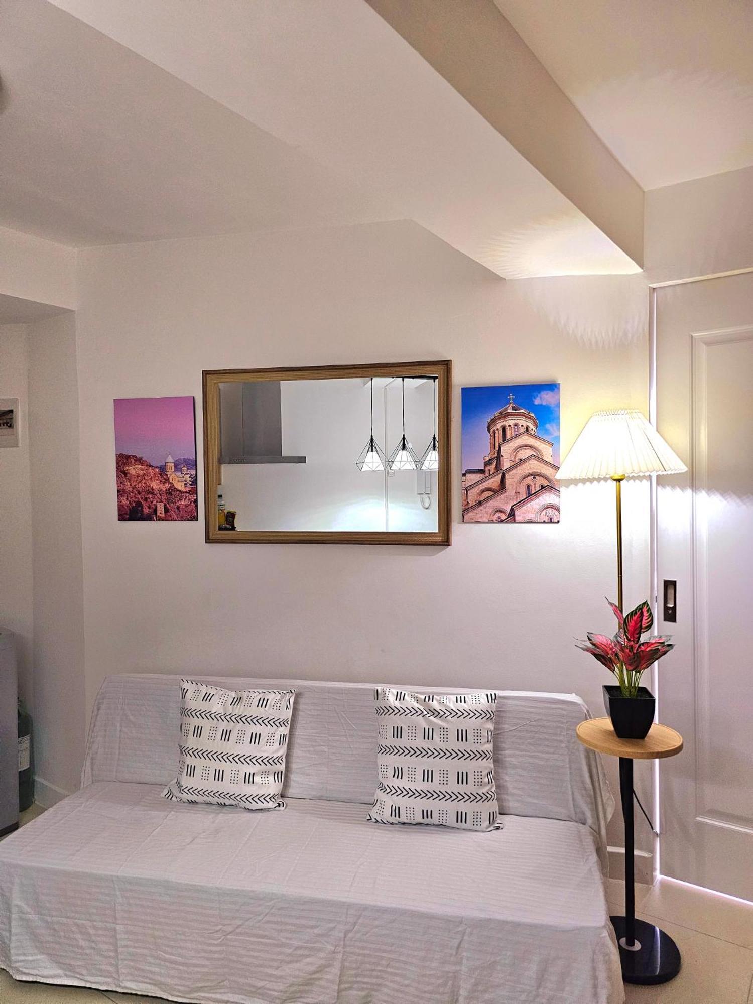 Acellyne'S Suites At The Residences At Commonwealth By Century Quezon City Exteriér fotografie