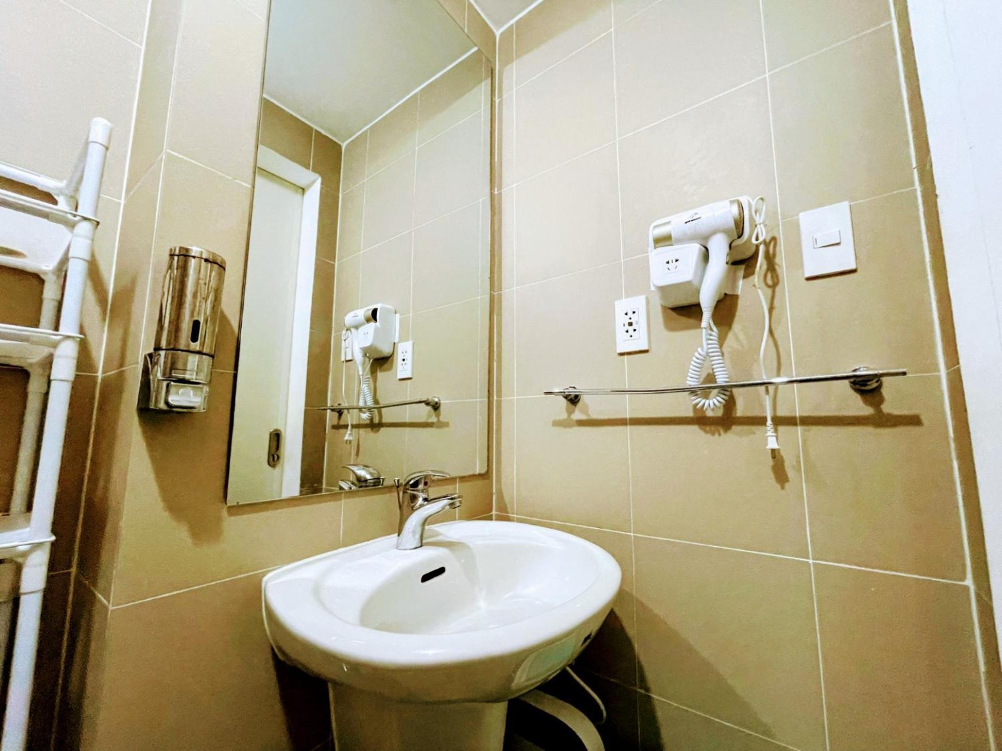 Acellyne'S Suites At The Residences At Commonwealth By Century Quezon City Pokoj fotografie