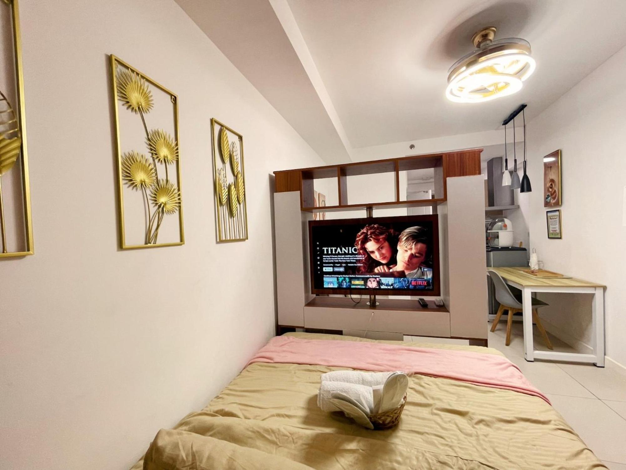 Acellyne'S Suites At The Residences At Commonwealth By Century Quezon City Pokoj fotografie
