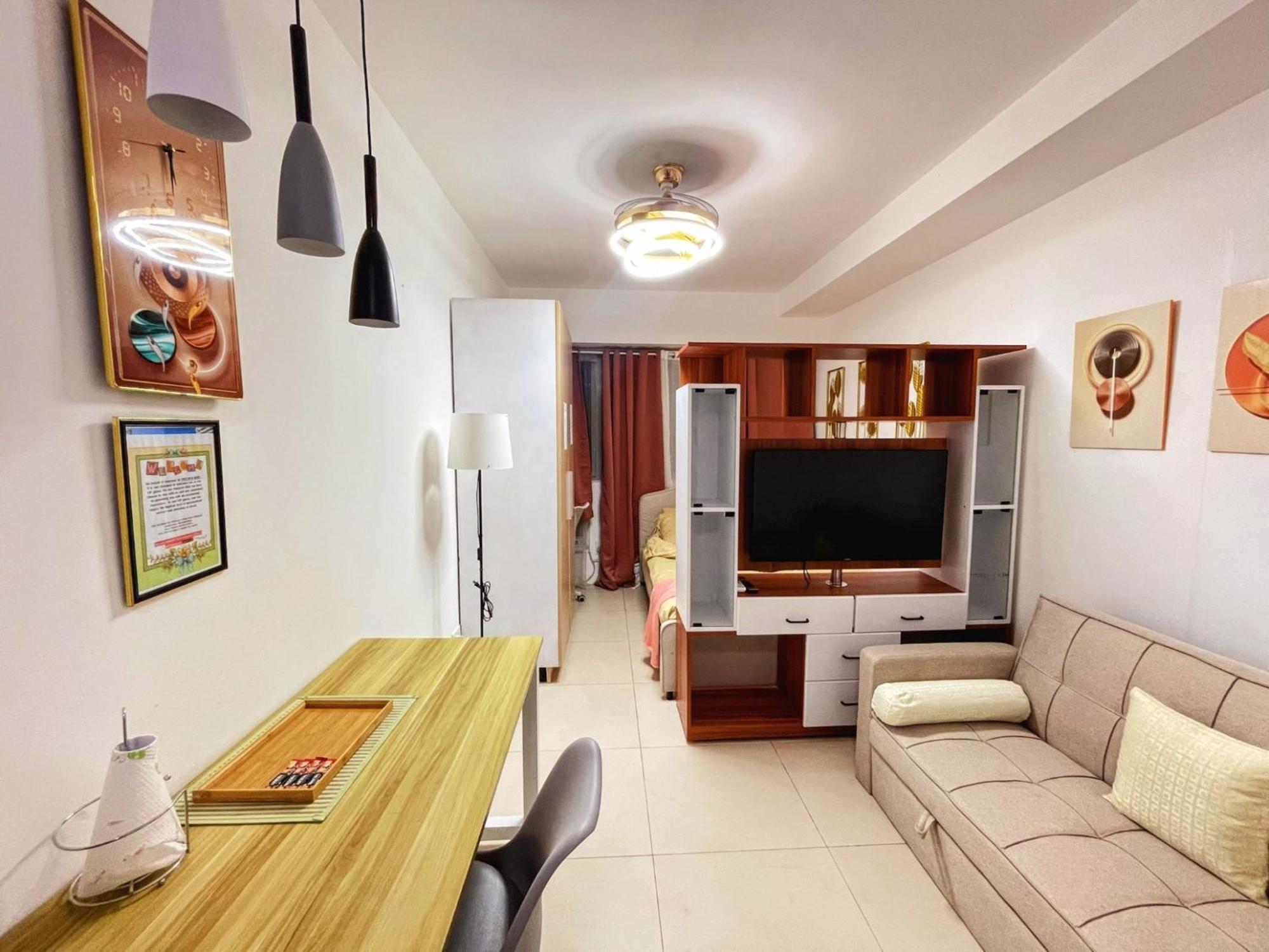 Acellyne'S Suites At The Residences At Commonwealth By Century Quezon City Pokoj fotografie
