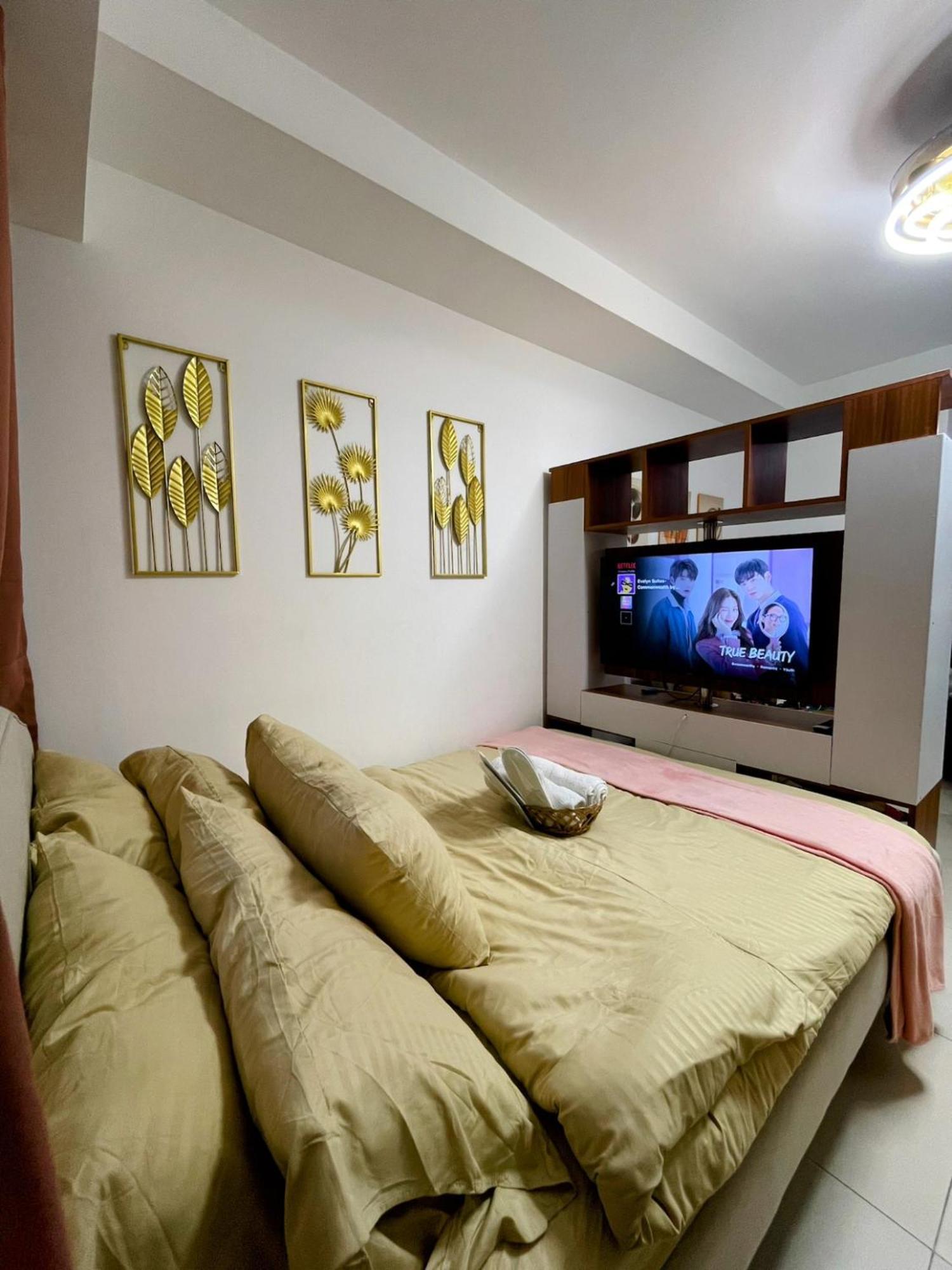 Acellyne'S Suites At The Residences At Commonwealth By Century Quezon City Pokoj fotografie
