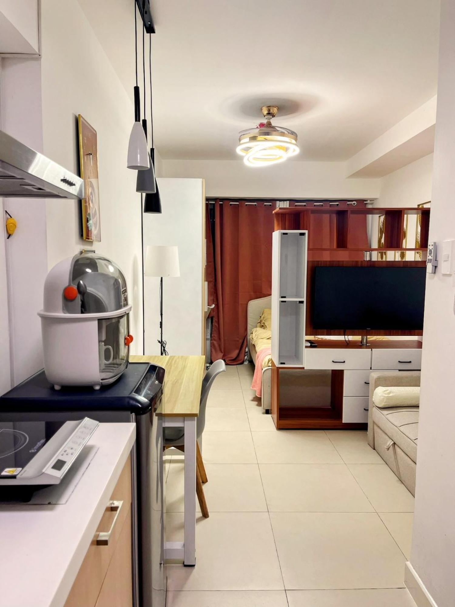 Acellyne'S Suites At The Residences At Commonwealth By Century Quezon City Pokoj fotografie