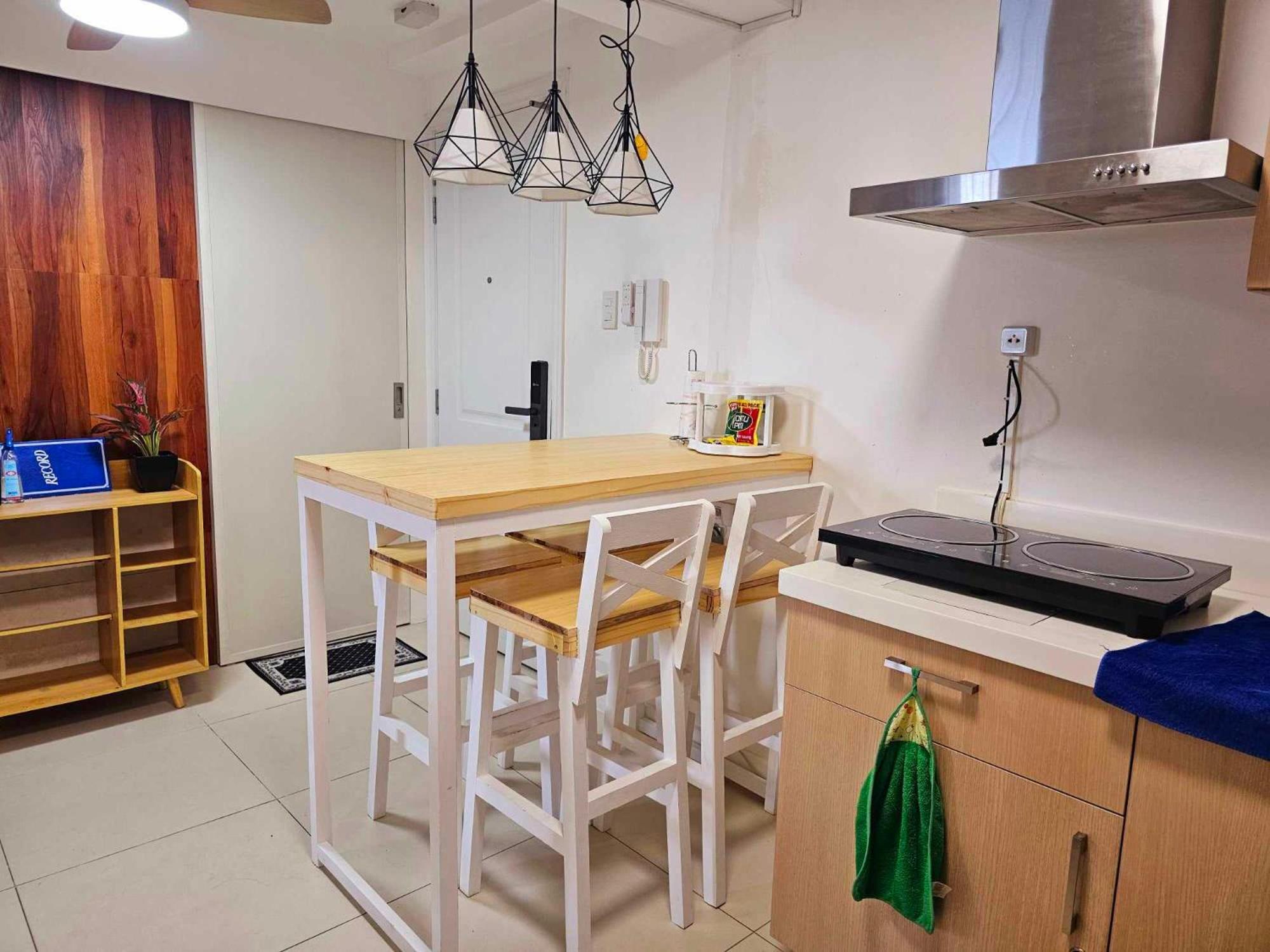Acellyne'S Suites At The Residences At Commonwealth By Century Quezon City Exteriér fotografie