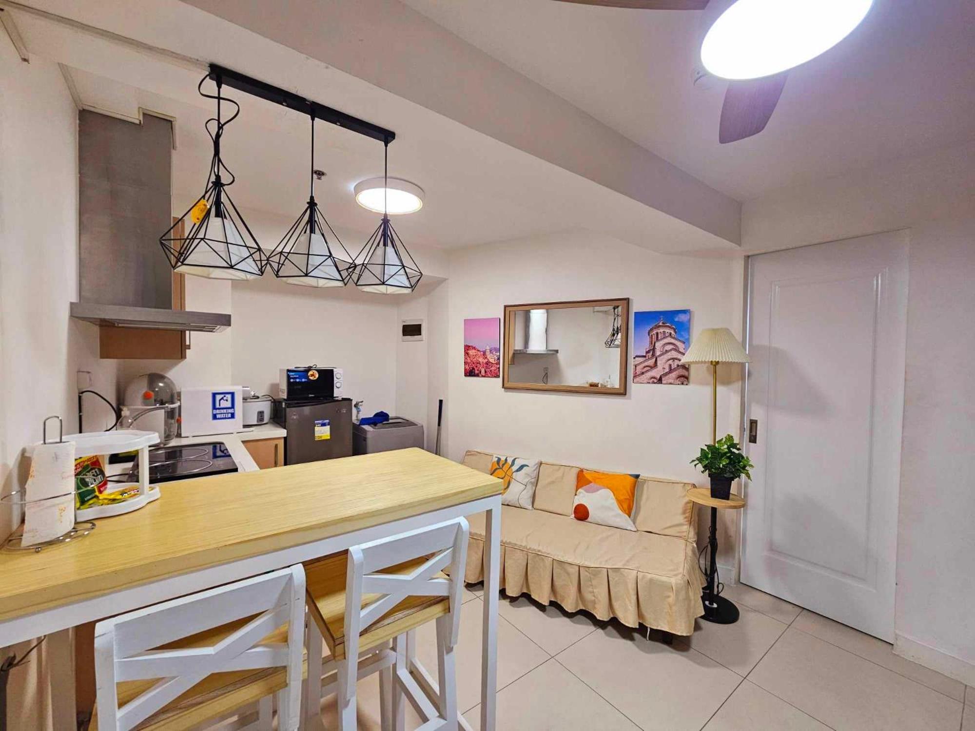 Acellyne'S Suites At The Residences At Commonwealth By Century Quezon City Exteriér fotografie